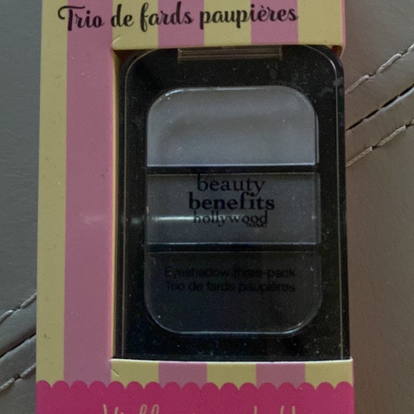 New gray Eye shadow trio nib - Picture 2 of 2